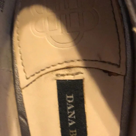 Ladies 9 m Dana Buchman silver sparkle pumps - Picture 9 of 14